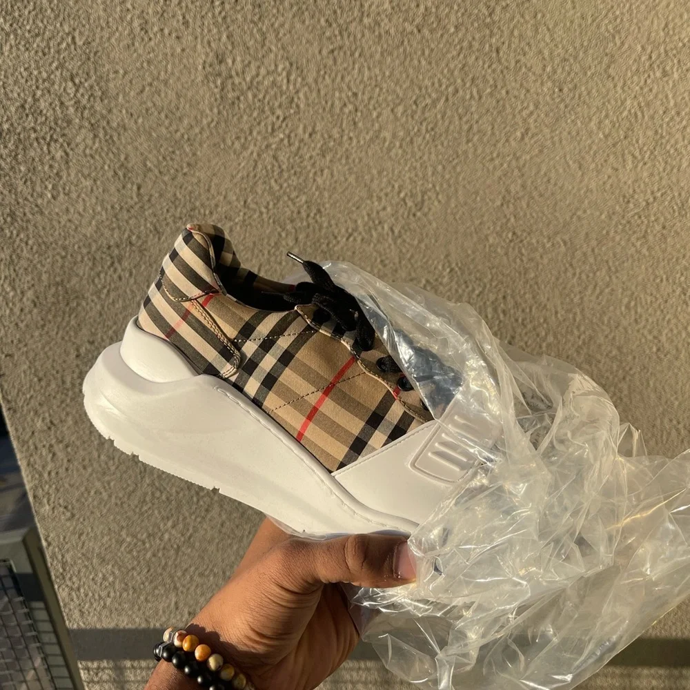 Burberry Men Trainers Size 45 - Picture 5 of 7